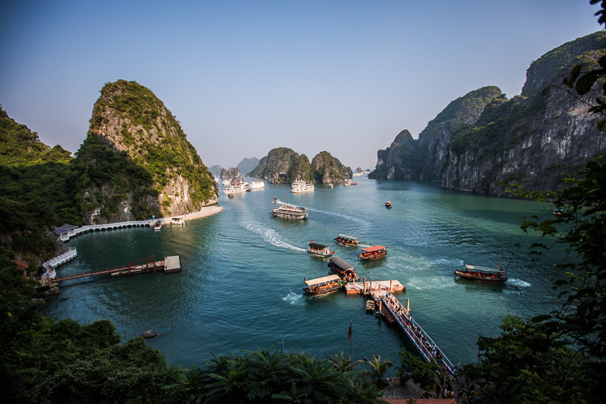 下龙湾惊讶洞景观