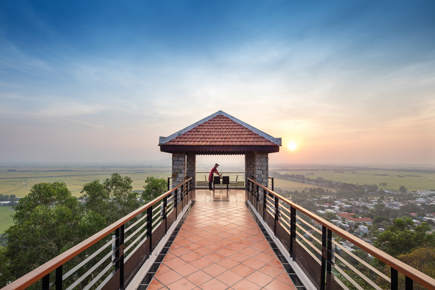 โรงแรม Victoria Hotel Nui Sam Lodge