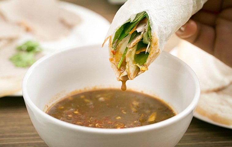 ダナン名物の豚肉ライスペーパー巻き